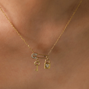 Colliers Pendentifs Pour Femmes En Forme De Cadenas En Acier Inoxydable Étanche Couleur Or Avec Strass h5 Image2