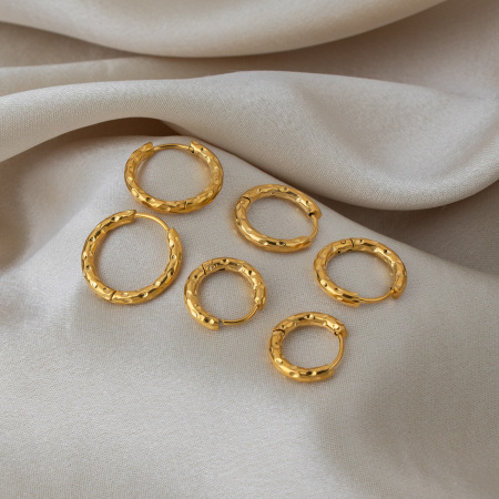 Boucles d'oreilles créoles pour femmes en acier inoxydable imperméable, motif martelé circulaire simple, couleur or 2