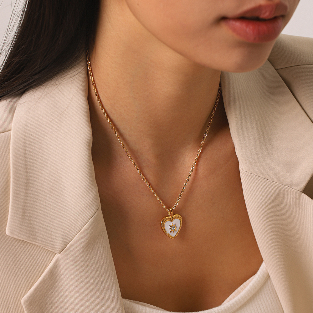 Colliers Avec Pendentif En Forme De Cœur Rétro, En Acier Inoxydable, Couleur Or, Zircon Et Coquillage Image5