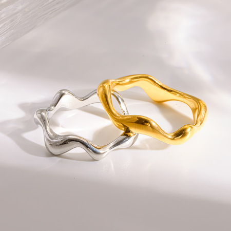 Bagues minimalistes en acier inoxydable, couleur or, forme irrégulière, style quotidien, collection Simple Series. Elles sont étanches et de forme dorée.
