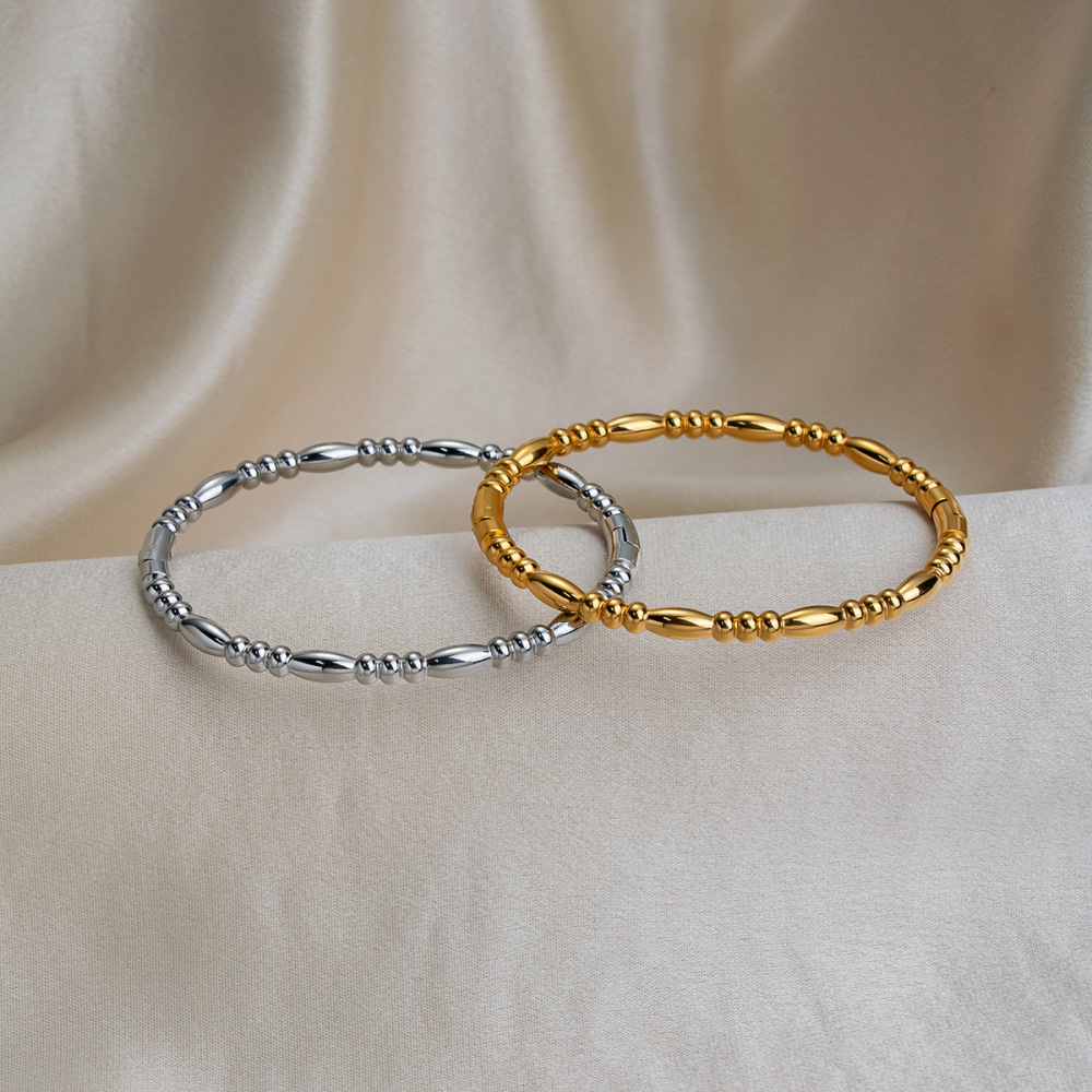 Bracelet Jonc Pour Femme Simple Series Daily Circle En Acier Inoxydable Étanche Couleur Or Image3