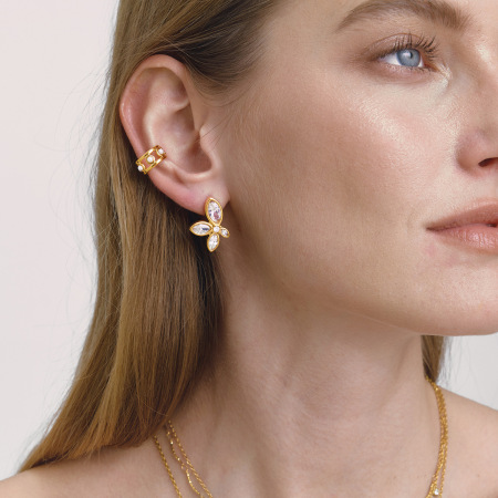 Boucles d'oreilles puces pour femmes, en acier inoxydable doré, imperméables et anti-ternissement, ornées de zircon, motif floral romantique 2