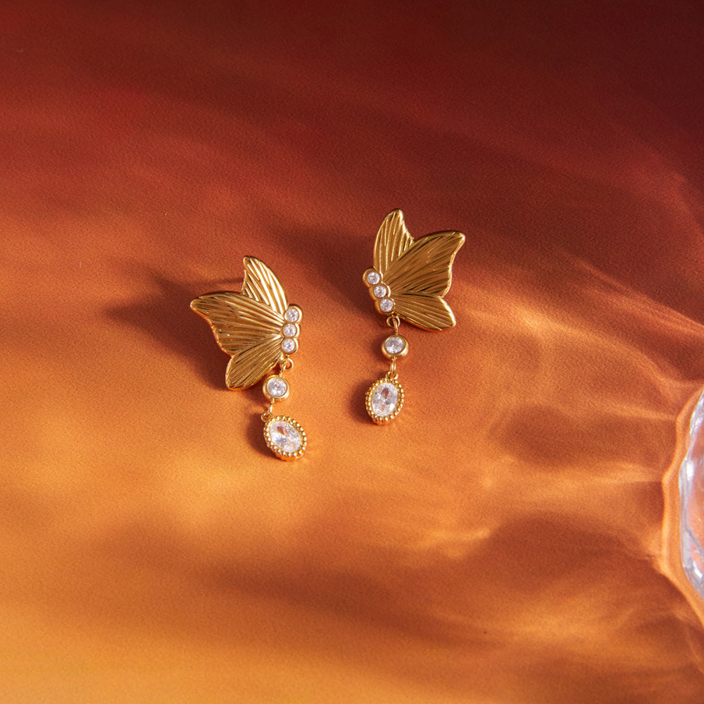 Boucles D'Oreilles Puces Pour Femmes, Motif Papillon Romantique, En Acier Inoxydable, Étanches, Couleur Or Et Zircon. Image4