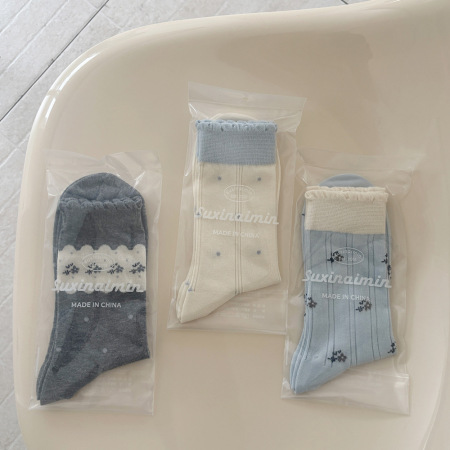 Chaussettes mi-mollet à rayures mignonnes et rebondissantes 2