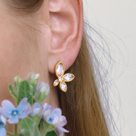 Boucles d'oreilles puces pour femmes, en acier inoxydable doré, imperméables et anti-ternissement, ornées de zircon, motif floral romantique