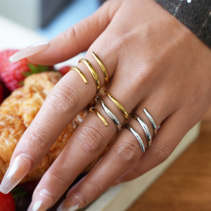 Bagues Tendance En Acier Inoxydable, Couleur Or, Aux Lignes Irrégulières Et Au Style Minimaliste Épuré, Parfaites Au Quotidien. Elles Sont Étanches Et Conçues Pour Un Usage Quotidien. h5 Image4