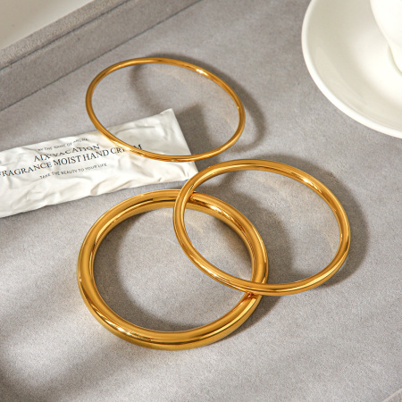 Bracelets simples pour femmes en acier inoxydable imperméable couleur or