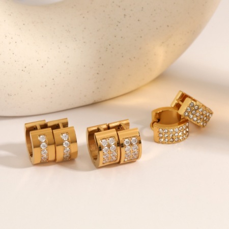 Boucles d'oreilles classiques rondes en acier inoxydable imperméable avec strass 2