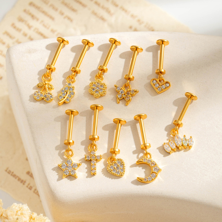 Boucles d'oreilles piercing femme en forme de feuille de cerisier, couleur cuivre doré et zircon.
