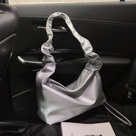 Sac bandoulière femme style punk élégant à rivets 2