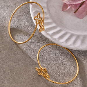 Bracelets Manchettes Pour Femmes En Acier Inoxydable, Étanches, Couleur Or, Avec Motif Floral Simple h5 Image3