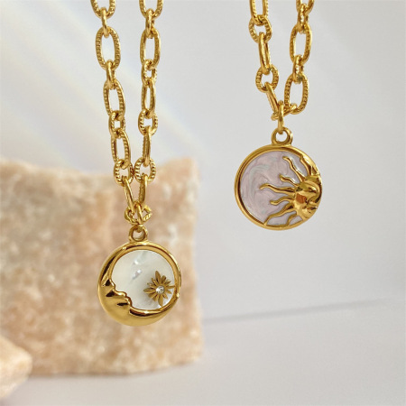 Colliers pendentifs pour femmes, collection classique rétro soleil et lune, en acier inoxydable étanche, couleur or