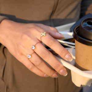 Bague Pour Femme En Acier Inoxydable Étanche Couleur Or Avec Zircon Et Motif Floral Simple En Forme De Cœur Et De Goutte. h5 Image3