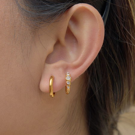 Boucles d'oreilles créoles simples en acier inoxydable, étanches, couleur or, ornées de strass.