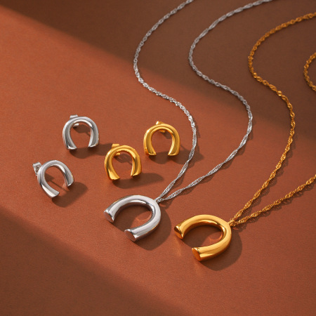 Colliers pendentifs pour femmes en acier inoxydable étanche en forme de fer à cheval, couleur or
