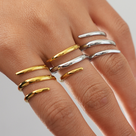 Bagues tendance en acier inoxydable, couleur or, aux lignes irrégulières et au style minimaliste épuré, parfaites au quotidien. Elles sont étanches et conçues pour un usage quotidien.