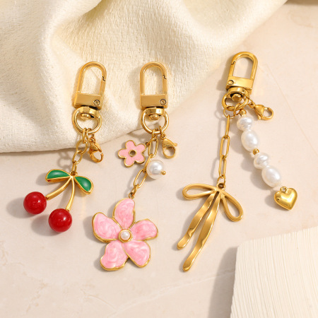 Porte-clés en acier inoxydable doré avec nœud papillon et fleur émaillée, motif cerise. 2