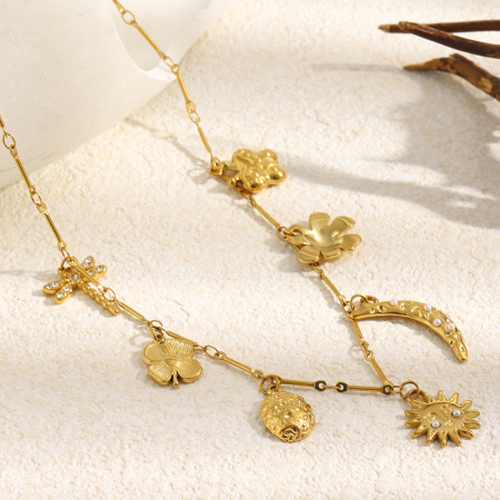 Colliers pendentifs pour femmes en acier inoxydable, couleur or, avec pendentif papillon et fleur douce 2