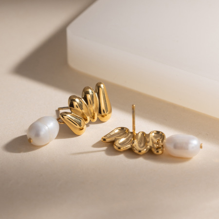 Boucles d'oreilles pendantes élégantes pour femmes, en acier inoxydable étanche, couleur or, avec perles.