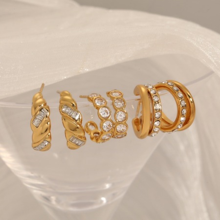 Boucles d'oreilles puces Daily Circle en acier inoxydable étanche, couleur or, avec strass.