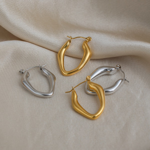 Boucles D'Oreilles Créoles Minimalistes Irrégulières En Acier Inoxydable Imperméable Couleur Or Pour Femmes h5 Image3