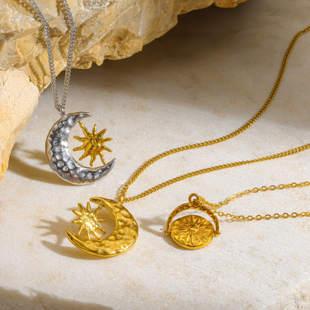 Colliers pendentifs simples et classiques pour femmes, en acier inoxydable étanche, couleur or, motif soleil, étoile et lune