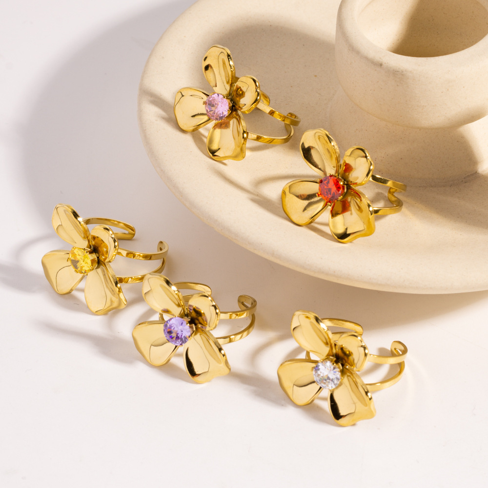 Bagues Pour Femmes Luxueuses Et Élégantes En Acier Inoxydable Doré, Ornées De Zircon Et De Fleurs. Elles Sont Imperméables. Elles Sont Serties De Zircon. Image3