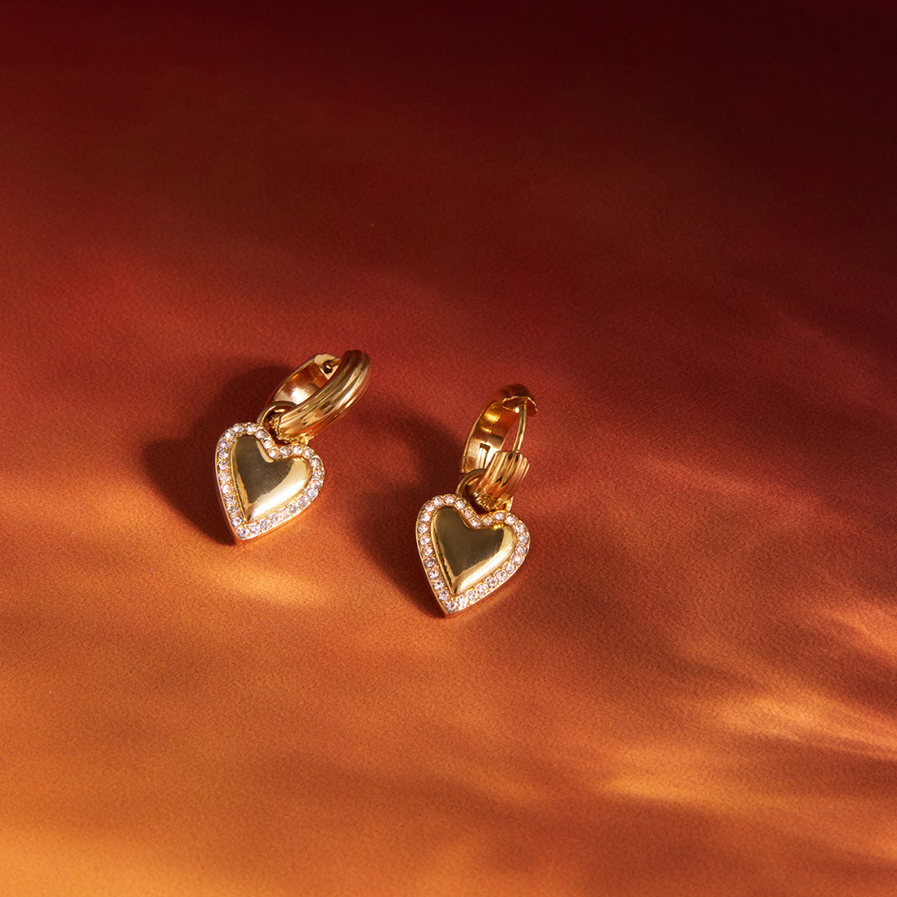 Boucles D'Oreilles Pendantes Pour Femme, En Acier Inoxydable Doré, Ornées De Strass Et Représentant Un Cœur Simple. Image5