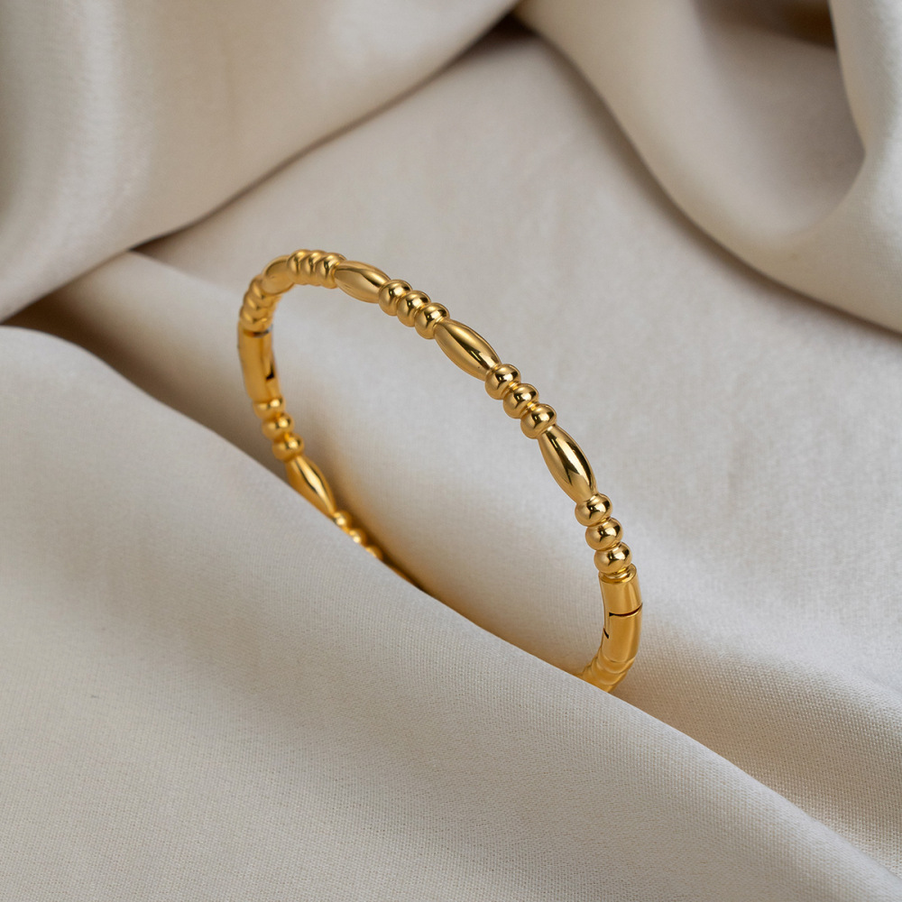 Bracelet Jonc Pour Femme Simple Series Daily Circle En Acier Inoxydable Étanche Couleur Or Image4