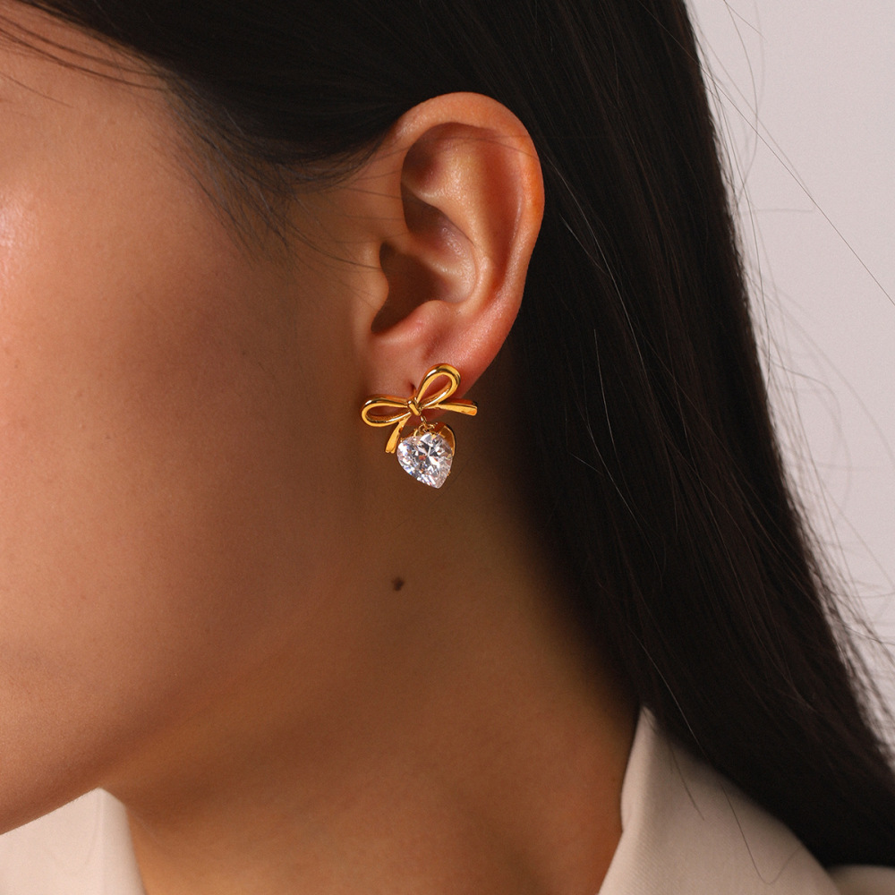 Boucles D'Oreilles Pendantes Pour Femme, Style Simple Et Quotidien, Avec Pompon En Forme De Cœur, En Acier Inoxydable Étanche, Couleur Or Et Zircon. Image5
