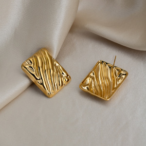 Boucles D'Oreilles Puces Rectangulaires Simple Series Daily En Acier Inoxydable Étanche Couleur Or Pour Femmes h5 Image3