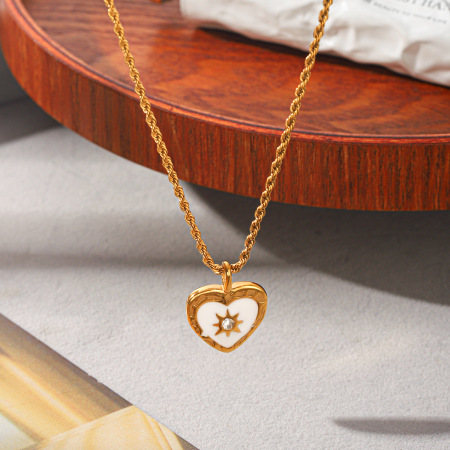 Colliers avec pendentif en forme de cœur rétro, en acier inoxydable, couleur or, zircon et coquillage