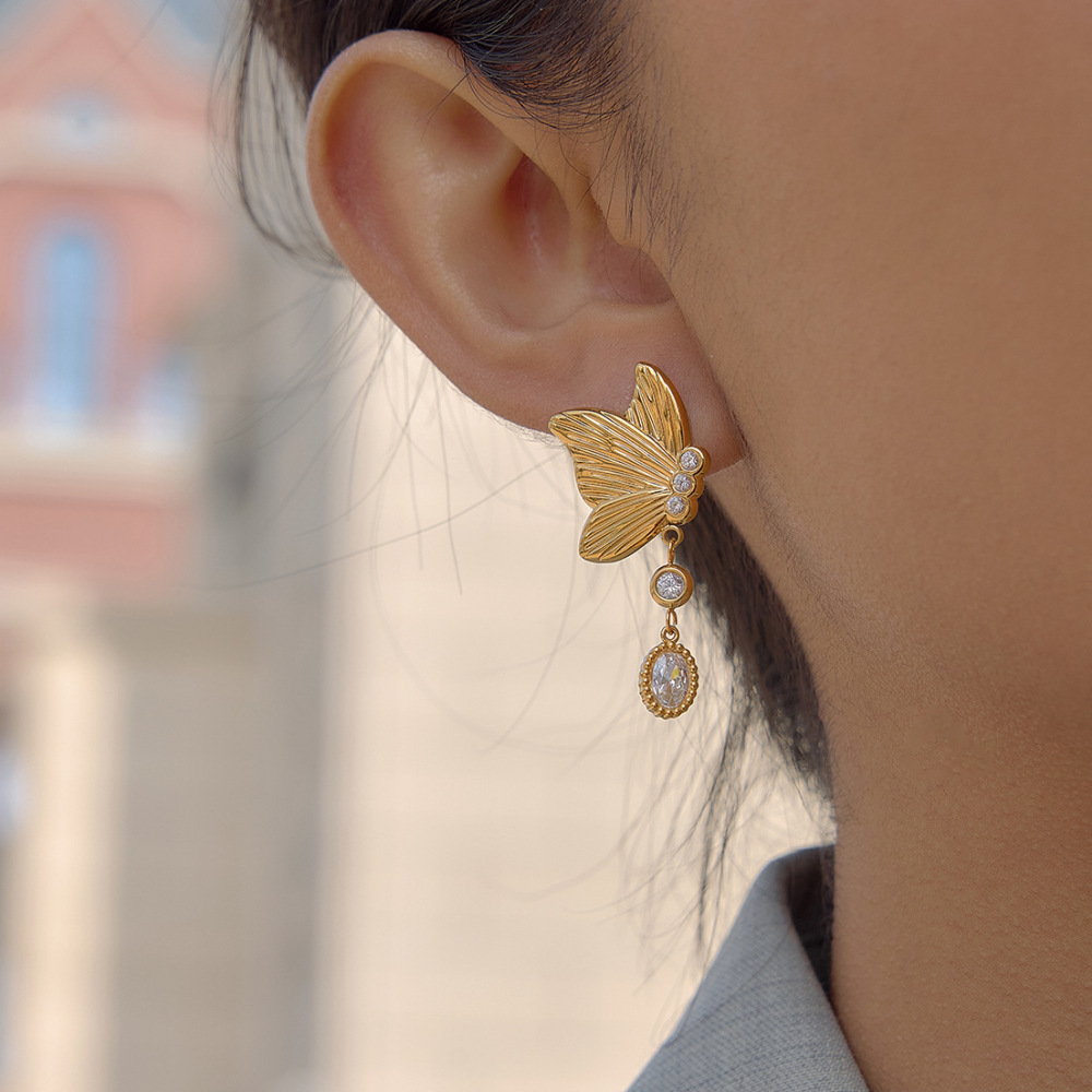 Boucles D'Oreilles Puces Pour Femmes, Motif Papillon Romantique, En Acier Inoxydable, Étanches, Couleur Or Et Zircon. Image3