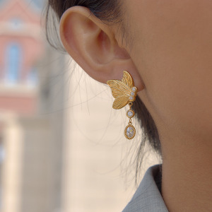 Boucles D'Oreilles Puces Pour Femmes, Motif Papillon Romantique, En Acier Inoxydable, Étanches, Couleur Or Et Zircon. h5 Image3