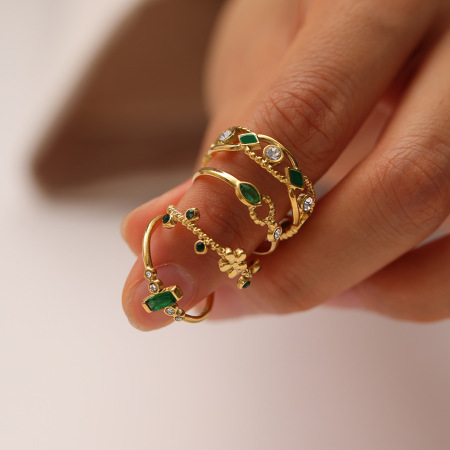 Bague Pour Femme En Acier Inoxydable Doré, Ornée D'Un Zircon Rectangulaire Et D'Une Fleur Simple. 2