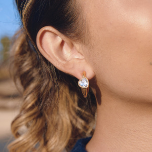 Boucles D'Oreilles Puces Pour Femmes, En Acier Inoxydable, Couleur Or, Avec Zircon Et Motif Cœur Simple. h5 Image3