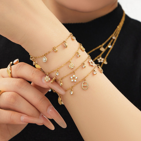 Colliers pendentifs luxueux pour femmes en acier inoxydable doré et zircon 2