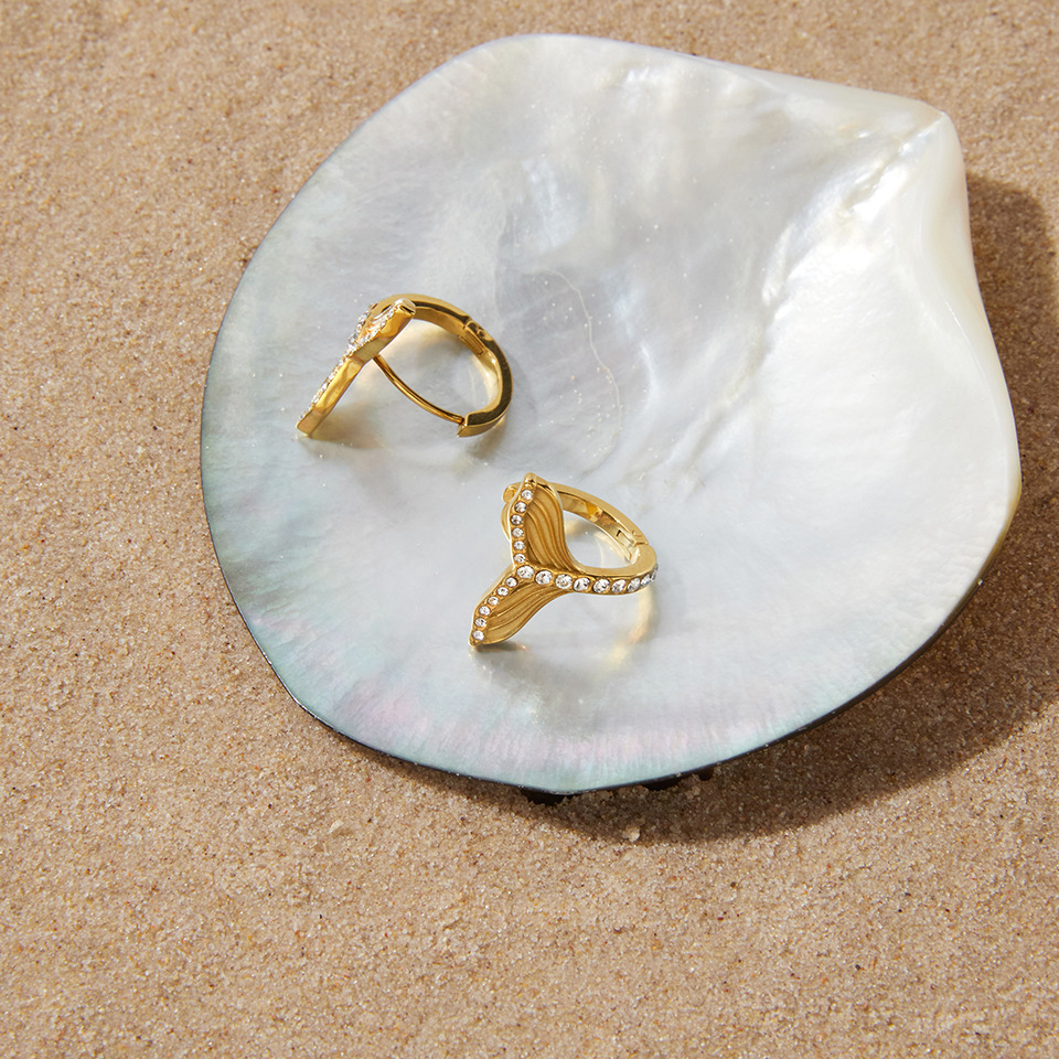 Boucles D'Oreilles Créoles Pour Femmes, En Acier Inoxydable Doré, Étanches, En Forme De Queue De Poisson, Ornées De Strass. Image4