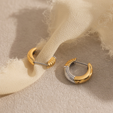Boucles d'oreilles créoles pour femmes en acier inoxydable étanche, ornées de strass multicolores.