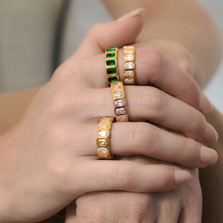 Bagues pour femmes luxueuses et élégantes, ajourées, en acier inoxydable étanche couleur or et ornées de zircon.