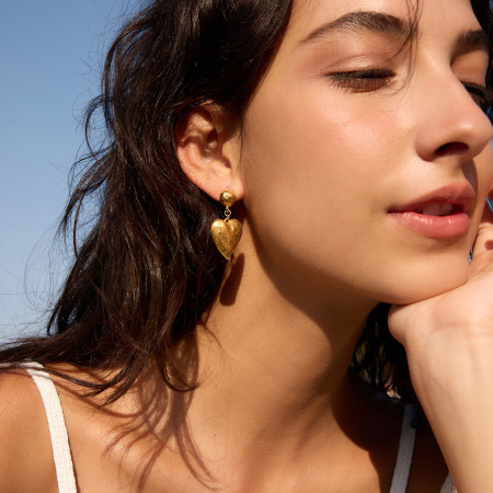 Boucles d'oreilles pendantes pour femme en acier inoxydable doré, en forme de cœur 2