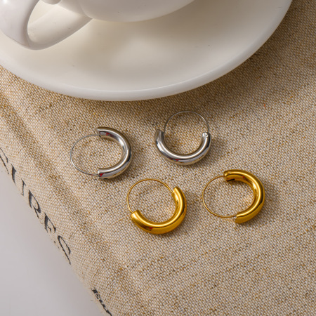 Boucles d'oreilles créoles simples en acier inoxydable étanche couleur or pour femmes 2