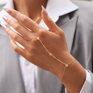 Chaîne De Poignet Pour Femme Simple Series Daily Clover En Acier Inoxydable, Étanche, Couleur Or, Avec Zircon. h5 Image3