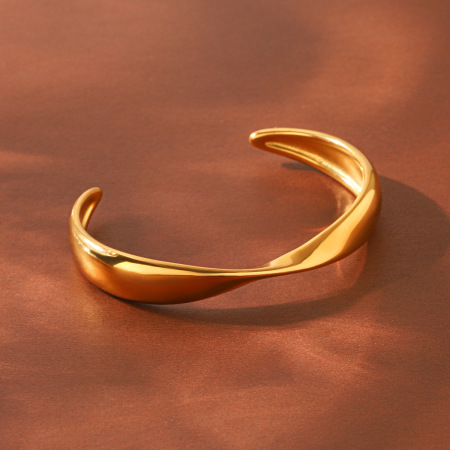 Bracelets manchettes pour femmes en acier inoxydable doré, lignes unies et étanches, à porter au quotidien. 2
