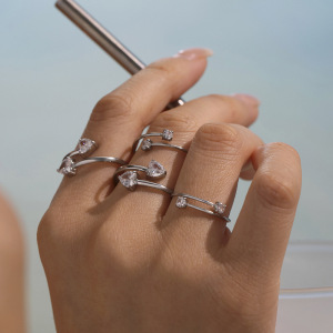 Bague Pour Femme En Acier Inoxydable Étanche Couleur Or Avec Zircon Et Motif Cœur Simple h5 Image3