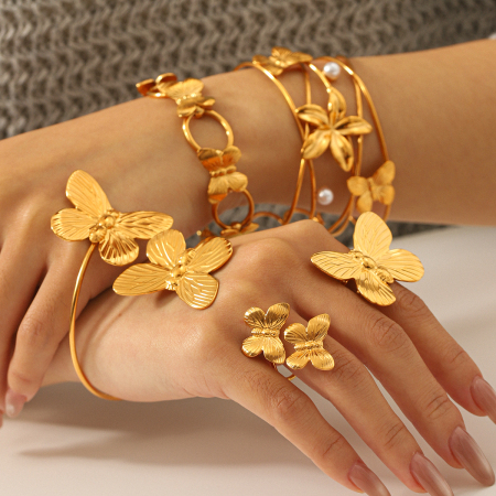 Bracelet jonc pour femme Simple Series Daily Butterfly en acier inoxydable étanche couleur or