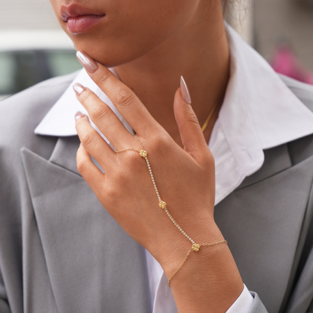 Chaîne de poignet pour femme Simple Series Daily Clover en acier inoxydable, étanche, couleur or, avec zircon.