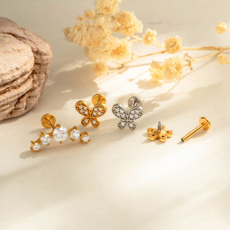 Boucles d'oreilles piercing femme en acier inoxydable étanche, ornées d'un nœud papillon et de zircon doré, avec motif floral simple. 2
