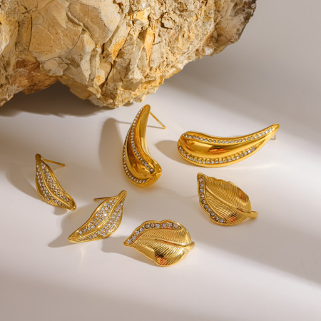 Boucles d'oreilles puces pour femmes en acier inoxydable doré, imperméables, en forme de feuille et ornées de strass, en forme de goutte. 2