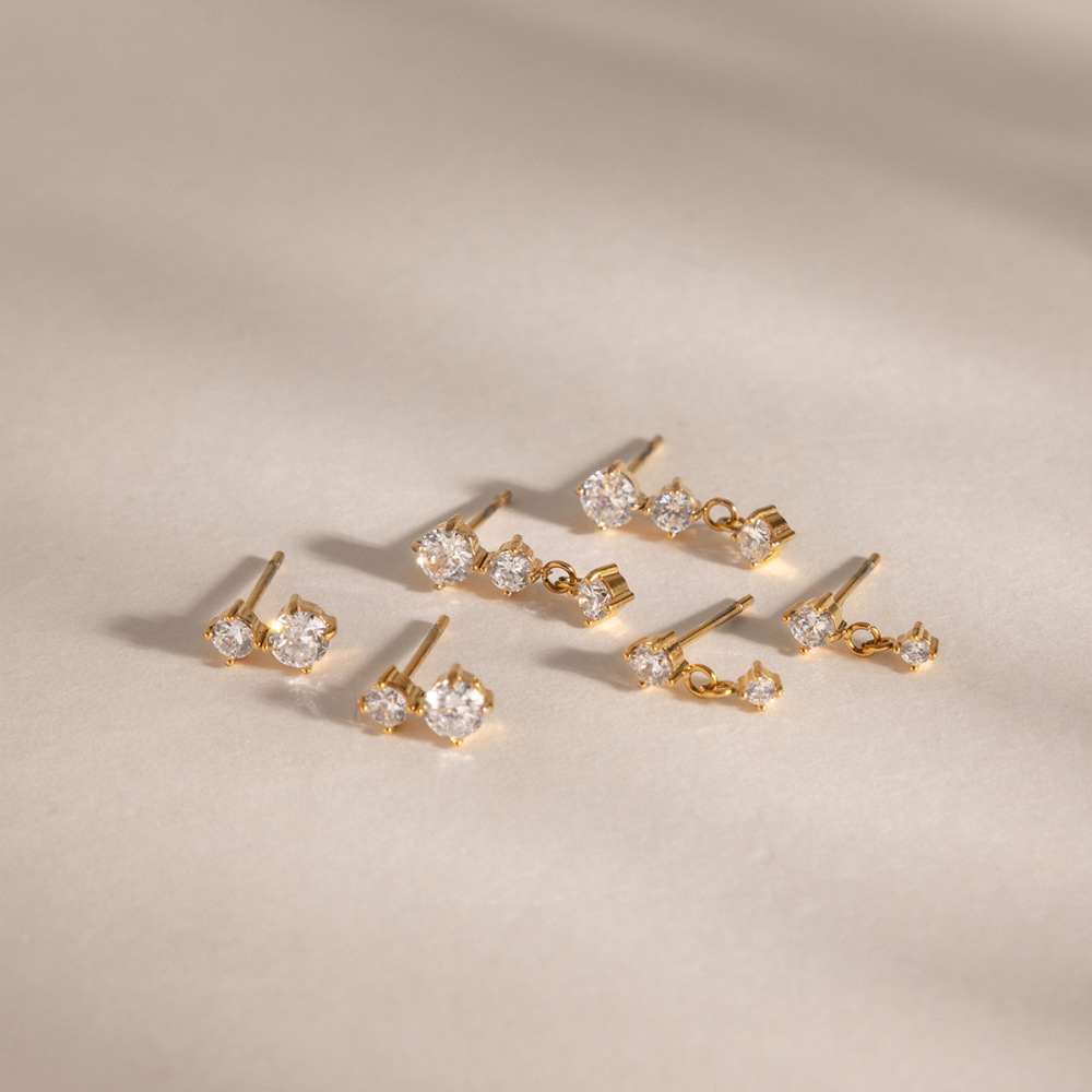Boucles D'Oreilles Simples Rondes En Acier Inoxydable Étanche Couleur Or Avec Zircon Pour Femmes Image4